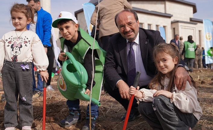 ETÜ kampüsünde 3000 fidan toprakla buluştu