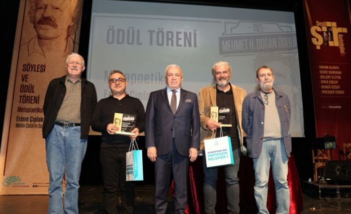 ETÜ öğretim üyesi Prof. Dr. Murat Kacıroğlu’na edebiyat eleştirisi ödülü