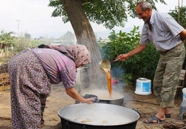 Evlerde geleneksel pekmez telaşı