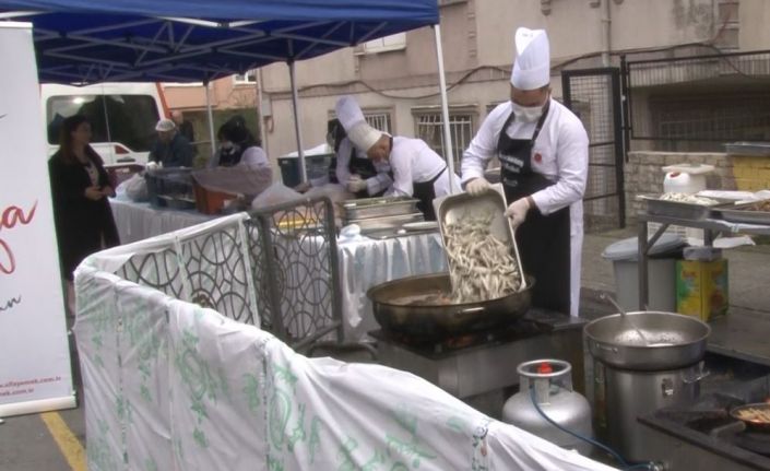 Eyüpsultan’da düzenlenen Hamsi Festivali’nde İhlas Vakfı’na ödül