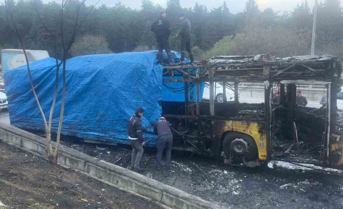 Eyüpsultan’da İETT otobüsü alev topuna döndü