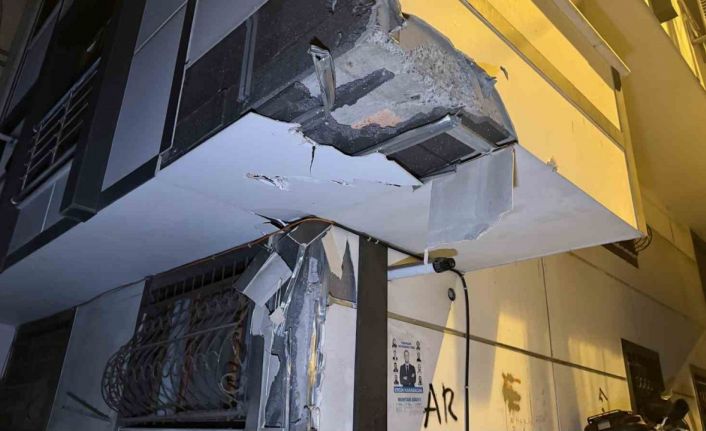 Eyüpsultan’da sokağa dalan vinç dehşet saçtı: Mahalleli sokağa döküldü