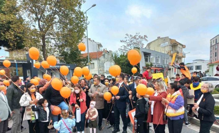 Ezine’de Lösemili Çocuklar Haftası yürüyüşü