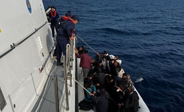 Faciadan dönüldü: 40’ı çocuk 64 düzensiz göçmen kurtarıldı