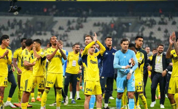 Fenerbahçe, 2-0 geriden gelerek derbiyi kazandı