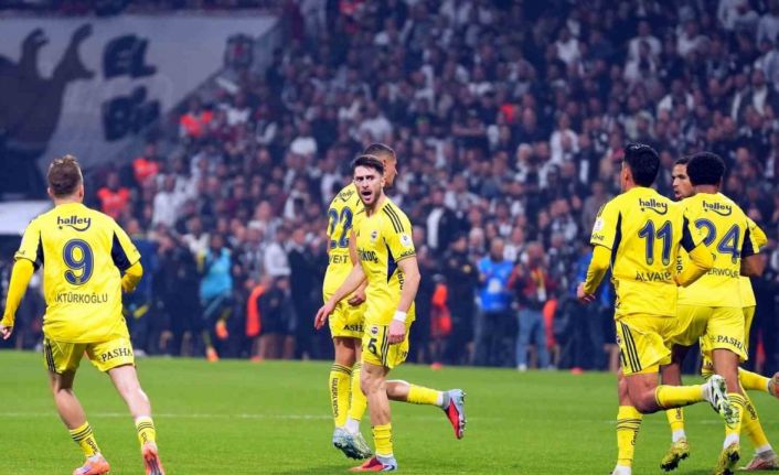 Fenerbahçe, galibiyet serisini derbide de sürdürdü