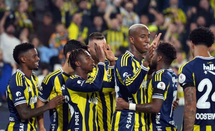 Fenerbahçe, liderle arasında puan farkını 1’e indirdi