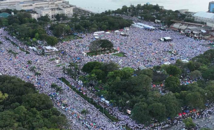 Filipinler’de 650 binden fazla kişi, yolsuzluk iddialarının ardından sokaklara döküldü