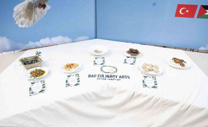 Filistin’le dayanışmada yemekler kırık tabaklarda sergilendi