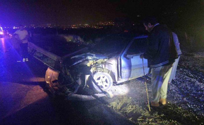 Freni boşalan otomobil yolcu otobüsüyle çarpıştı