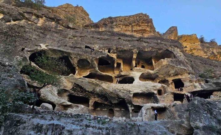 Gabar Dağı’ndaki saklı cennet: "7 katlı apartman mağarası"