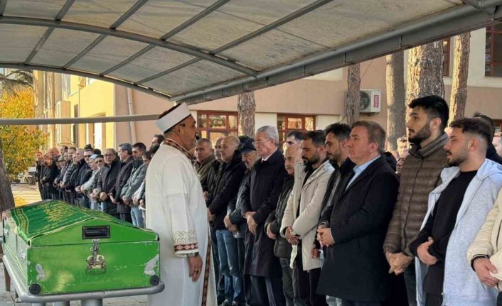 Gazeteci Çetinkaya’nın eşi Esra Çetinkaya son yolculuğuna uğurlandı