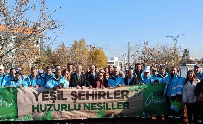 Gaziantep Büyükşehir’in YEŞİLANTEP projesi ile şehir merkezi ağaçlanıyor