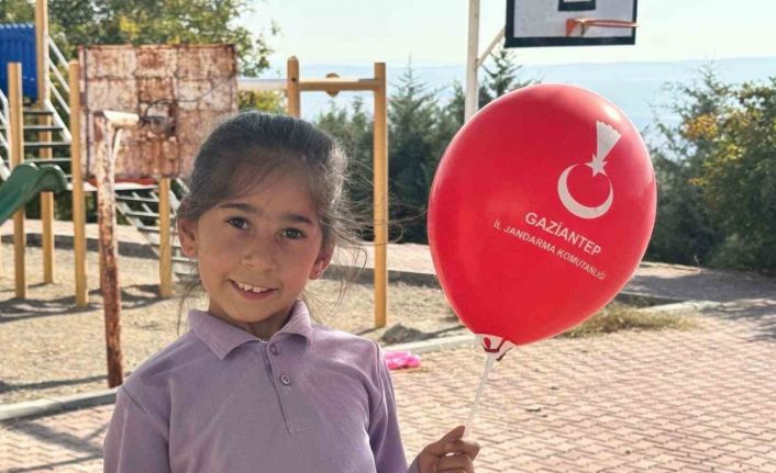 Gaziantep’te jandarma çocukları unutmadı