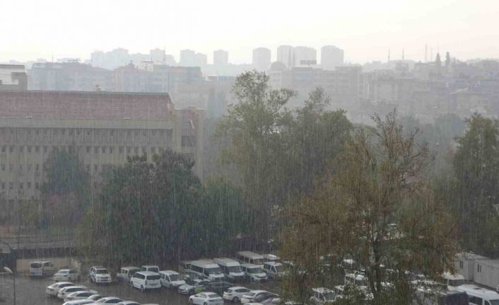 Gaziantep’te sağanak yağış etkili oldu
