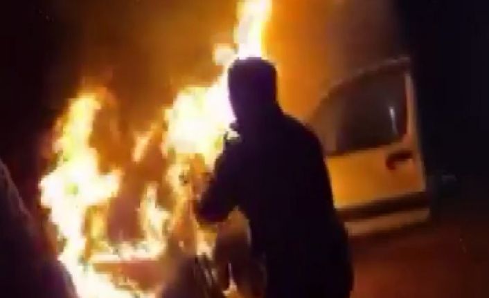 Gaziantep’te yanan araca cezaevi personeli müdahale etti, Bakan Tunç tebrik etti