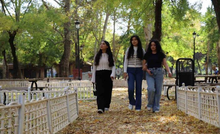 Gaziantep’teki parklar sonbahar renklerine büründü