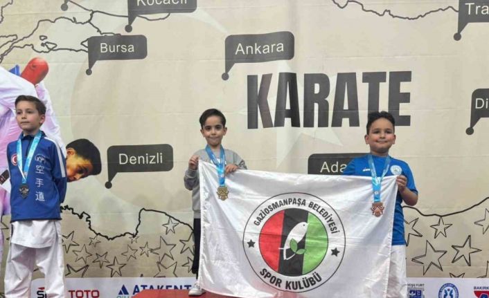 Gaziosmanpaşalı minik karateci Kaan Ayaz, Türkiye şampiyonu oldu