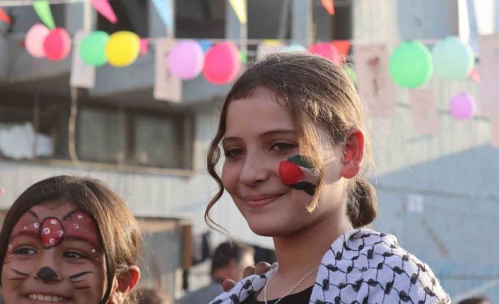 Gazze’de Çocuk Sinema Festivali düzenlendi