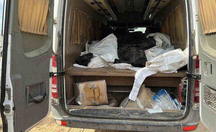 Gazze’de kimliği tespit edilemeyen 30 Filistinli daha toplu şekilde defnedildi