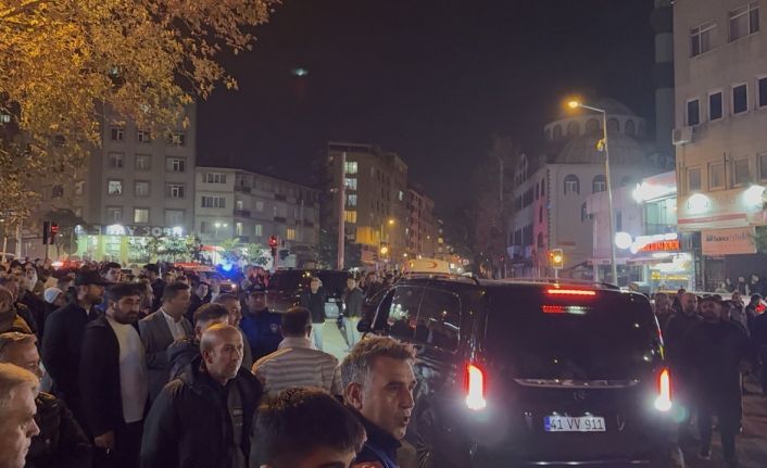 Gebze’de bir binada çatırtı sesleri: Bina tahliye ediliyor