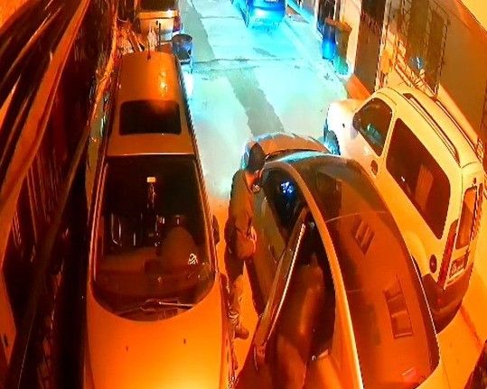 Gece yarısı bebeklerin uykusunu havai fişeklerle böldüler