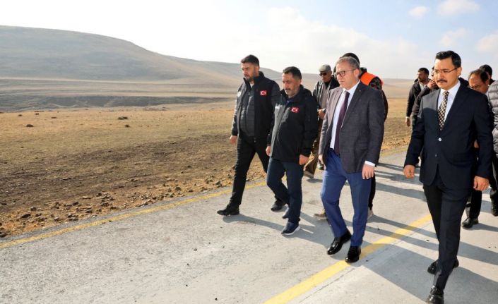 Geçit köyü beton yola kavuştu