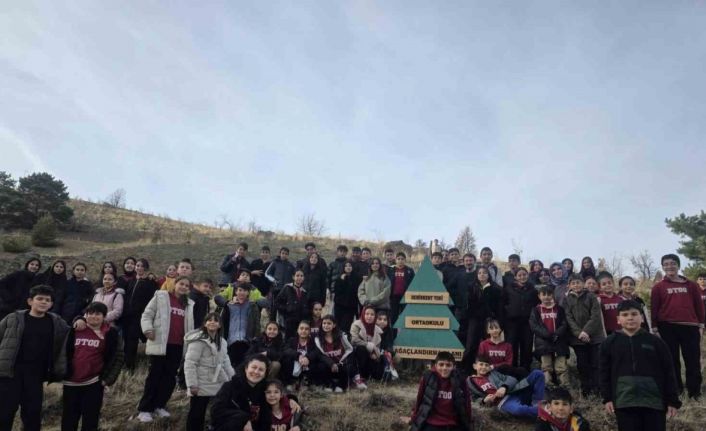 Geleceğe nefes: Demirkent TOKİ Ortaokulu öğrencilerinden örnek fidan dikimi etkinliği