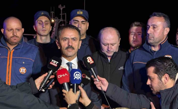 Gemiden tahliye edilen 25 personel tedbiren hastaneye götürüldü