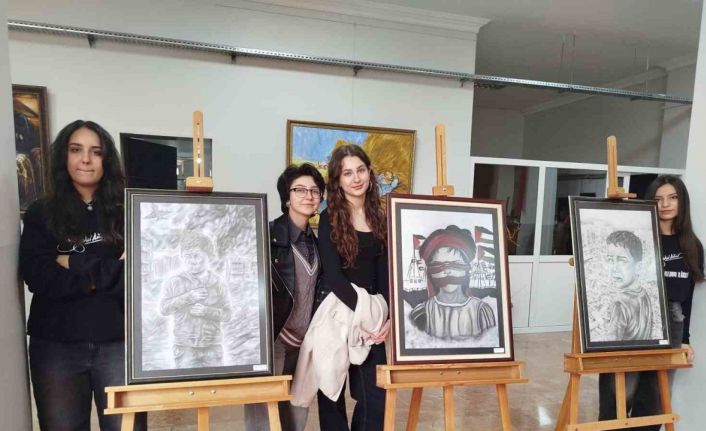 Genç ressamlar Gazzeli çocukların acısını resmetti