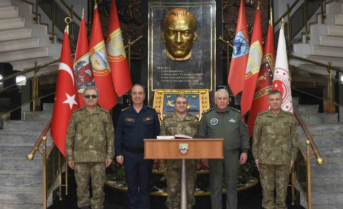 Genelkurmay Başkanı Bayraktaroğlu, 3’üncü Ordu Komutanlığını ziyaret etti