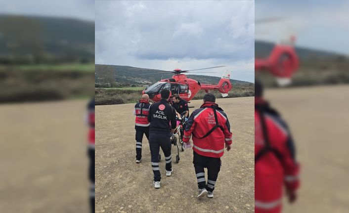 Gökçeada’da rahatsızlanan iki hasta helikopter ambulansla Çanakkale’ye sevk edildi
