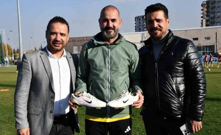 Gökhan Ünal’a sürpriz