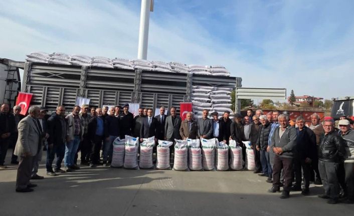 Gölbaşı çiftçisine 50 ton nohut tohumu dağıtıldı