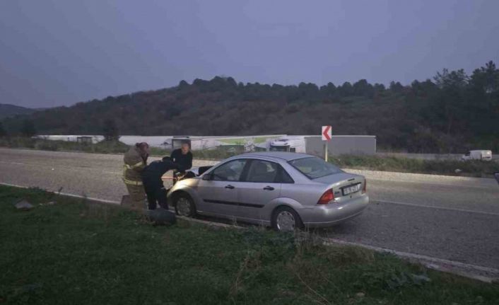 Gönen-Bandırma kara yolunda iki araç çarpıştı: 3 yaralı
