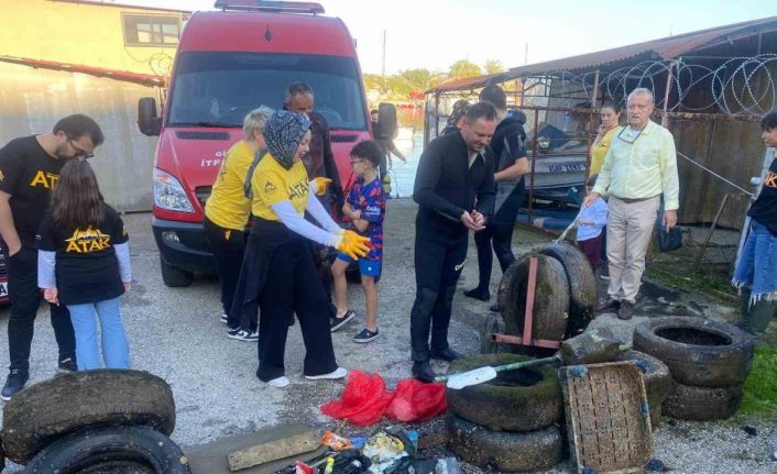 Gönüllüler deniz tabanını temizledi, çıkanlar şaşırttı