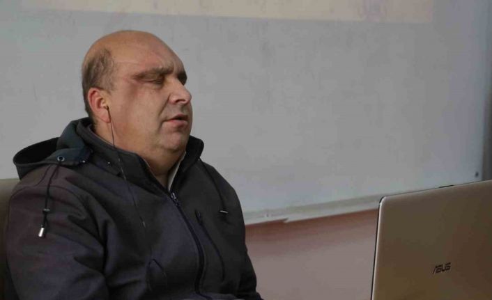 Göz teması olmasa da gönül bağı kurup öğretiyorlar