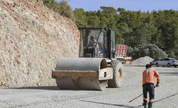 Gülnar’da 5 mahalleyi birbirine bağlayan yol yenilendi