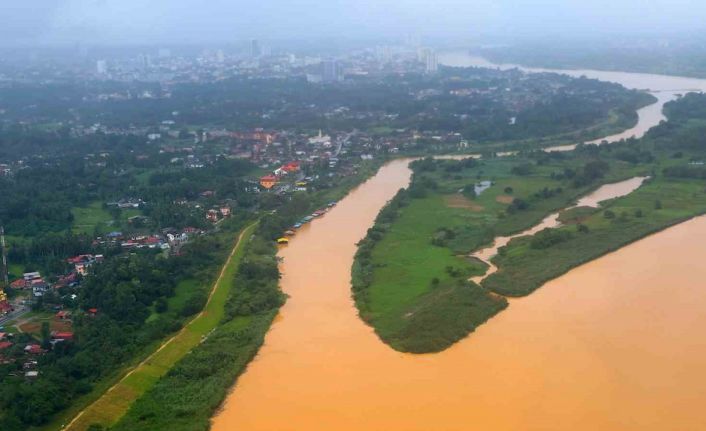 Güney Asya’daki sel ve toprak kaymalarında ölü sayısı 295’e yükseldi