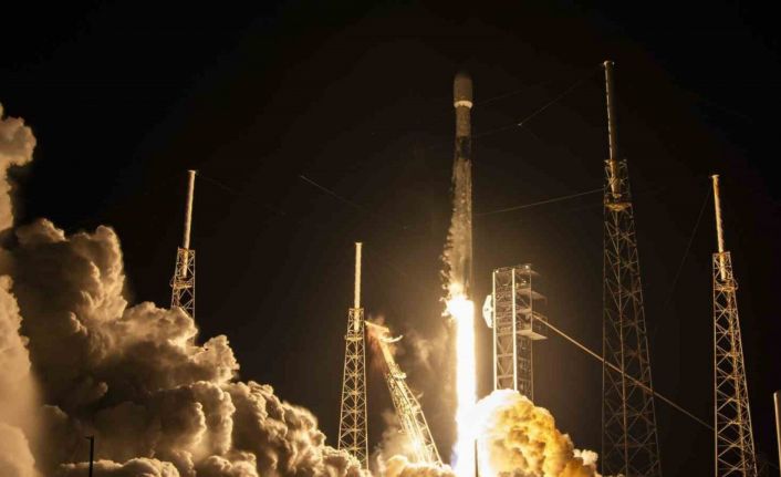 Güney Kore, 5’inci yerli askeri casus uydusunu yörüngeye gönderdi