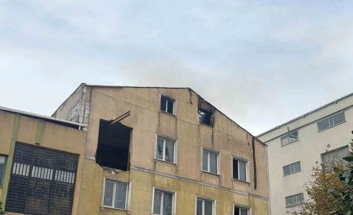 Güngören’de tekstil fabrikası alev alev yandı: O anlar kamerada