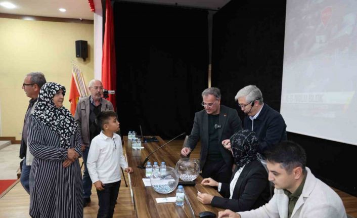 Hacılar’da merakla beklenen konut kura çekimi yapıldı