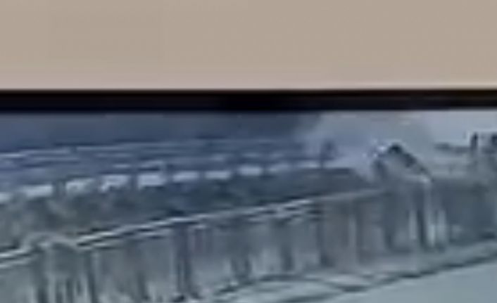 Hafif ticari araç sulama kanalına uçtu: O anlar kamerada