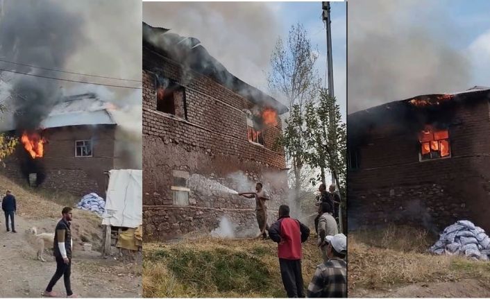Hakkari’de 2 katlı toprak evde yangın