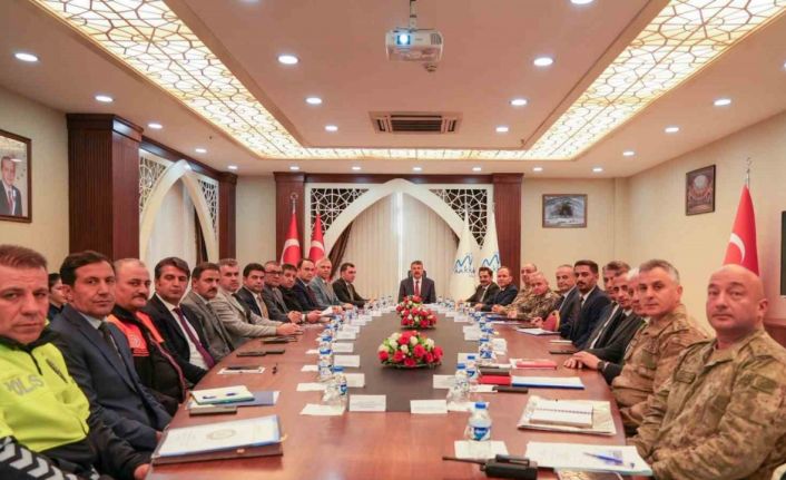 Hakkari’de karla mücadele değerlendirme toplantısı yapıldı