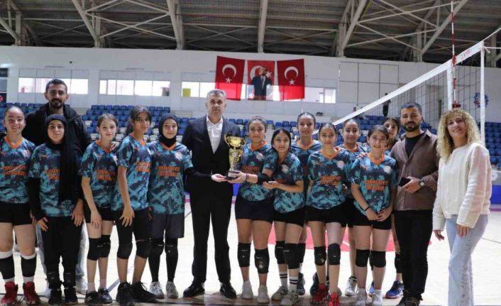 Hakkari’de Yıldız Kızlar Voleybol İl Birinciliği sona erdi