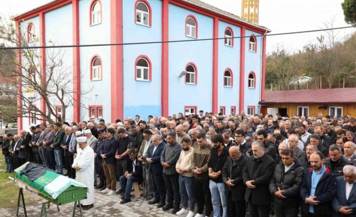 Hastalığına yenik düşen muhtar son yolculuğuna uğurlandı