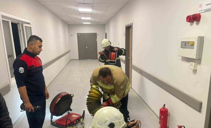 Hastanede elektrik panosundan çıkan yangın söndürüldü