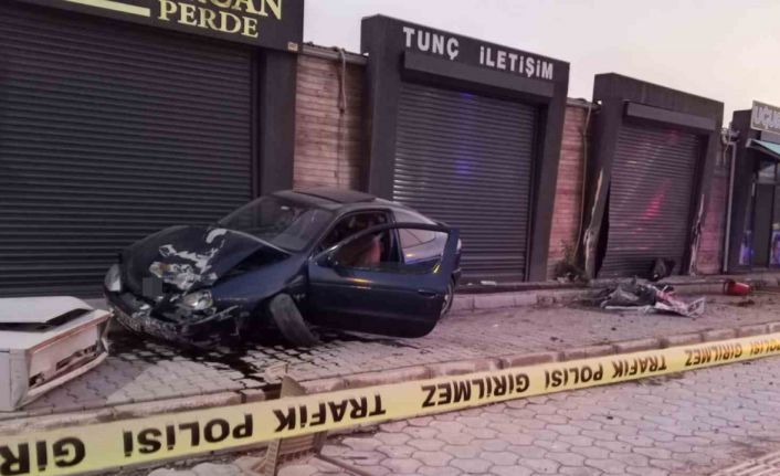 Hatay’da otomobil kaldırımdaki çocuğa çarptı