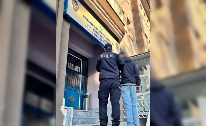 Hırsızlık suçundan aranan şahsı polis yakaladı